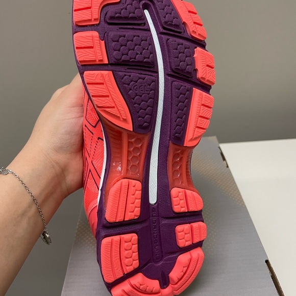 ASICS - Picture 4 of 4